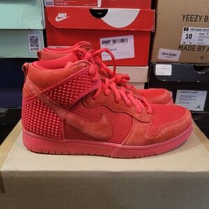 Size 9.5 - Nike Dunk High Red October